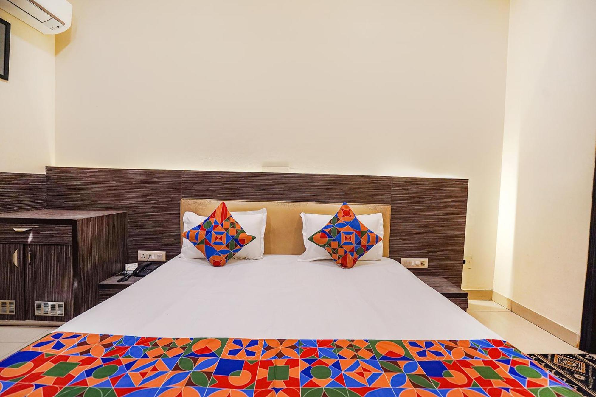Fabhotel Rivlet Premium * New Delhi